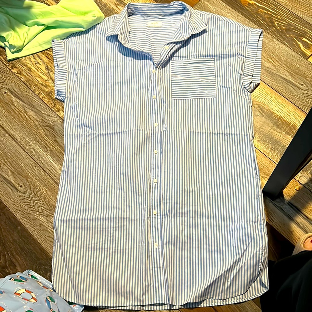 Untuck it dress large woman’s pinstriped